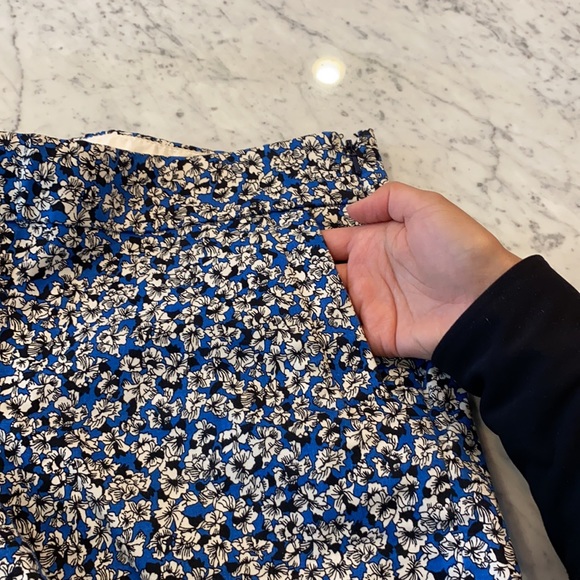 WOMANS J. CREW FLORAL SHORTS WITH STRETCH SIZE 8 - Picture 3 of 5